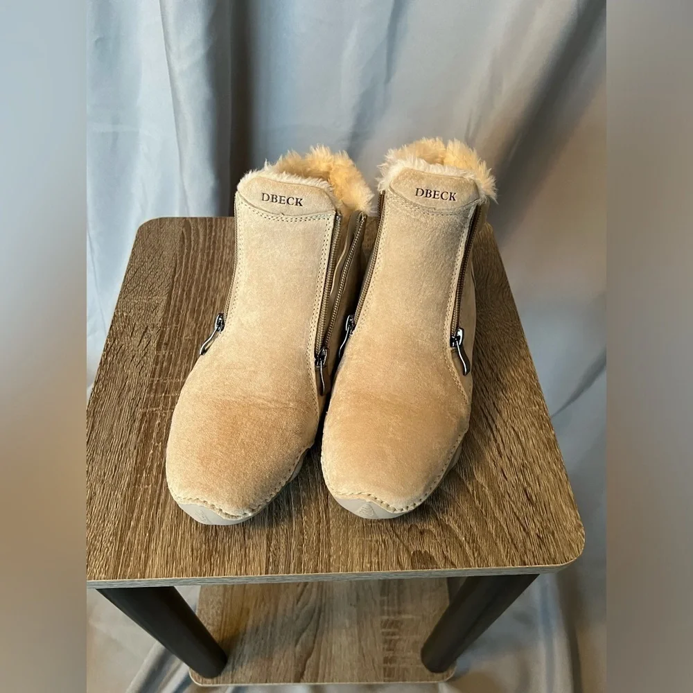 NWOB DBECK Tan Suede Ankle Boots with Fur Lining
